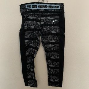 NIKE Camo Capri Leggings